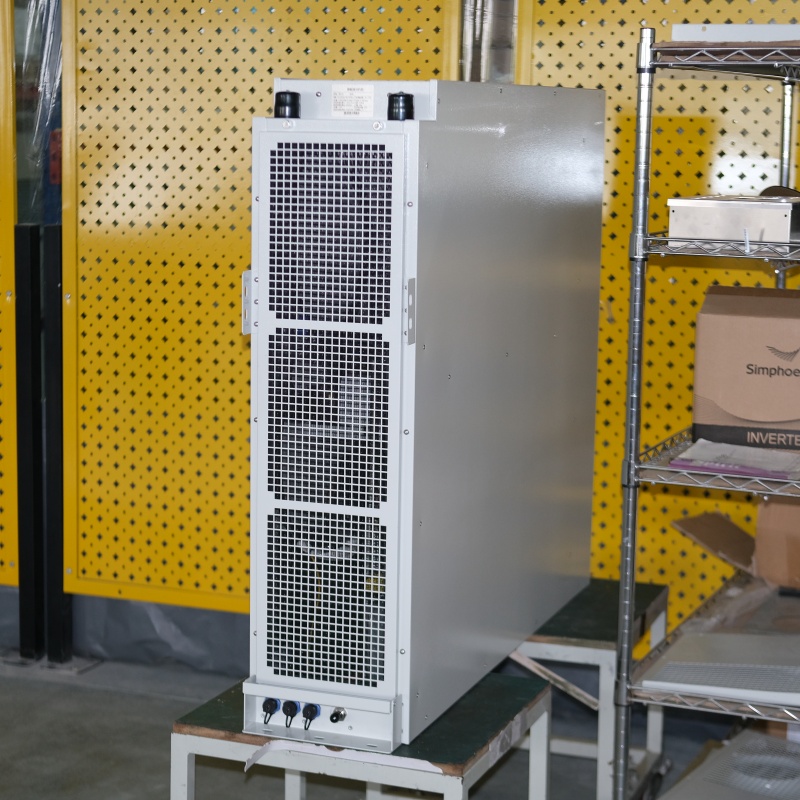 vertical-liquid-cooling-unit-for-bess-cabinet.jpg