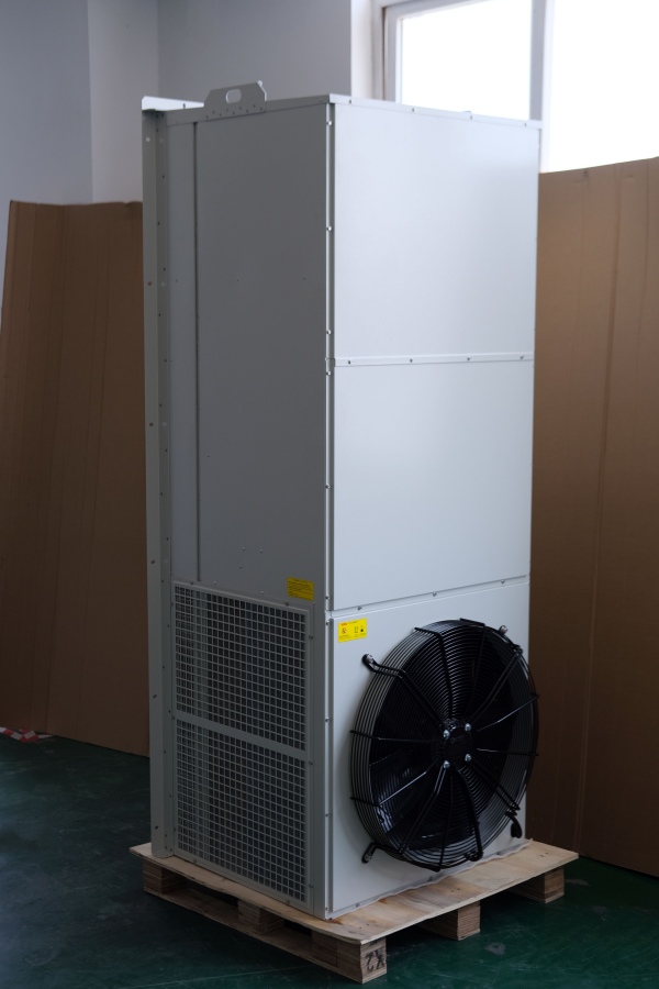wall mounted telecom shelter AC (2)