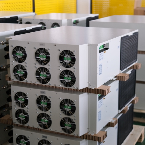 Horizontally installed liquid-cooled unit